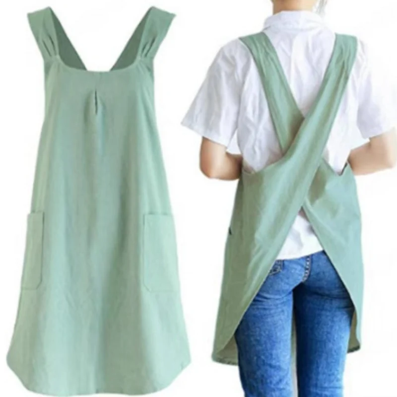 Practical kitchen apron with pockets and extended straps