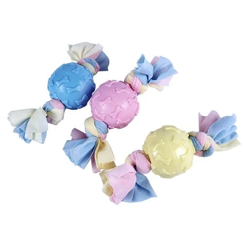 Balle avec cordon de tissu noué